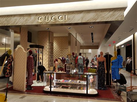 gucci store 5th ave|gucci saks new york 5th.